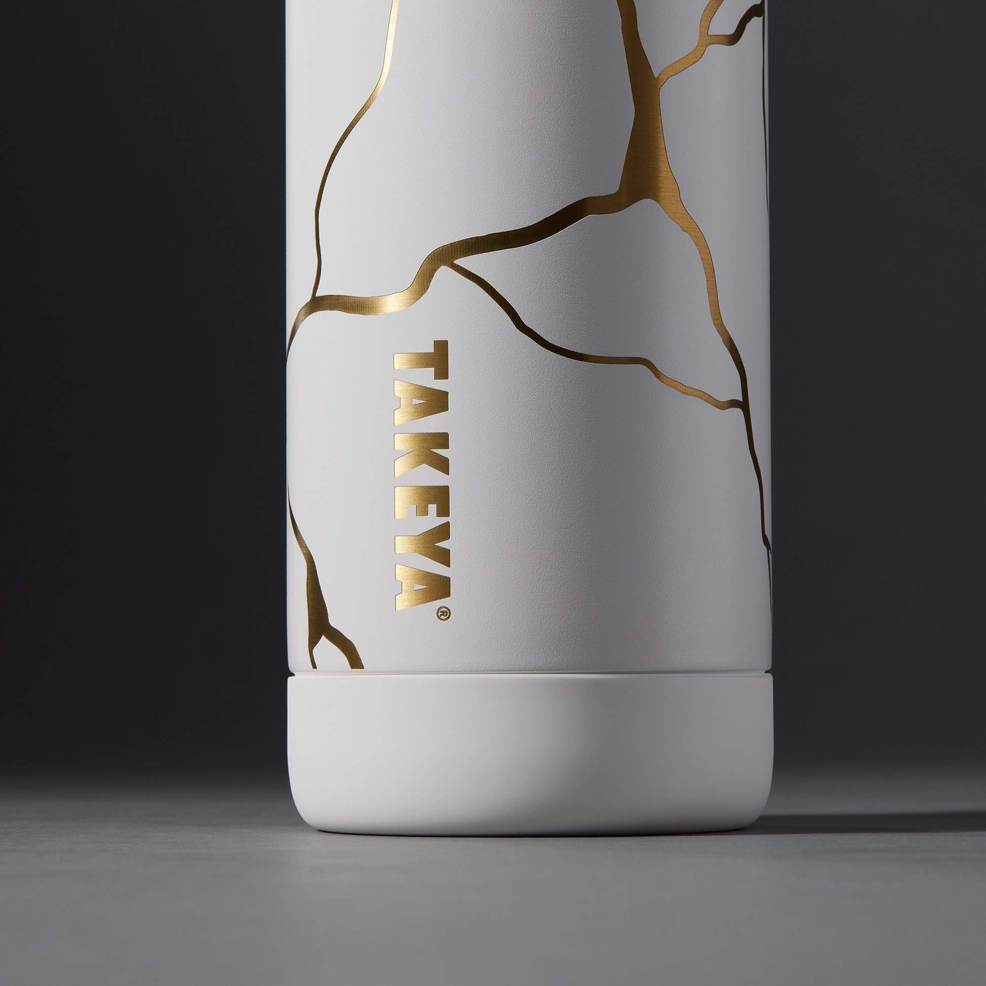 kintsugi-water-bottle-with-straw-lid-u2 51389-TK_HO25_Kintsugi_Takeya9236_Crop.png